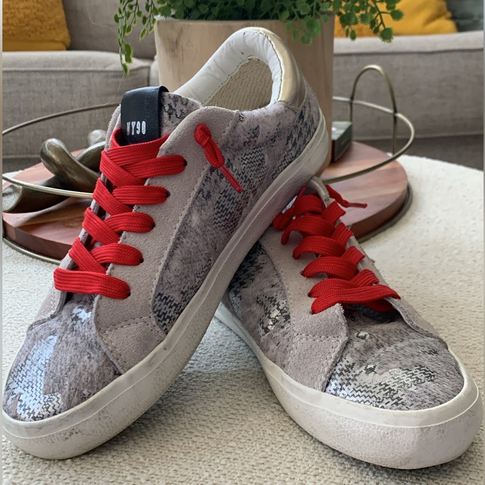 Steve Madden like new size 7 sneakers.